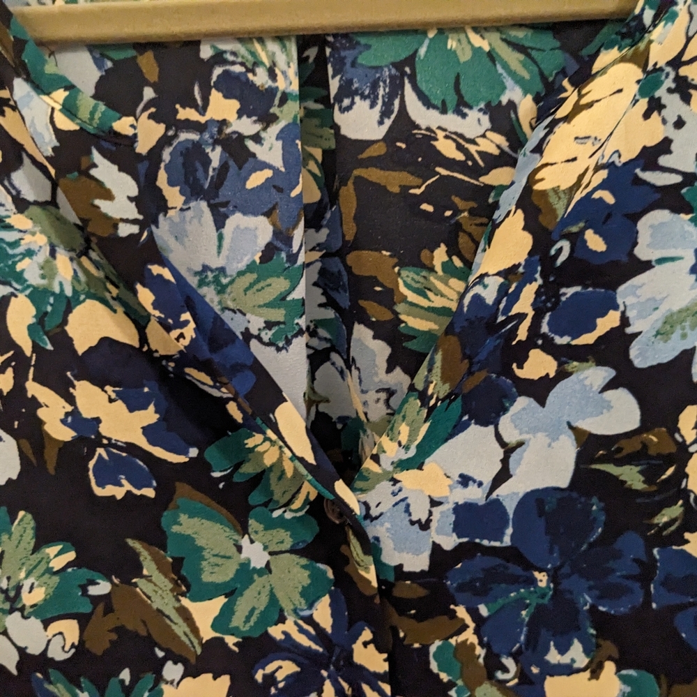 🔴3/$15. Van Heusen blue, floral, long sleeve blouse, size XXL - Picture 2 of 14